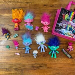 Dreamworks Trolls Dolls 10 Pc. Set
6 Big 4 Mini w/ Carrying Bag Skateboards & Ac